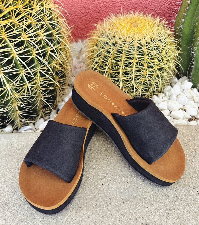 Gwen Jet platform sandal with beige memory foam footbed and cushioned black strap