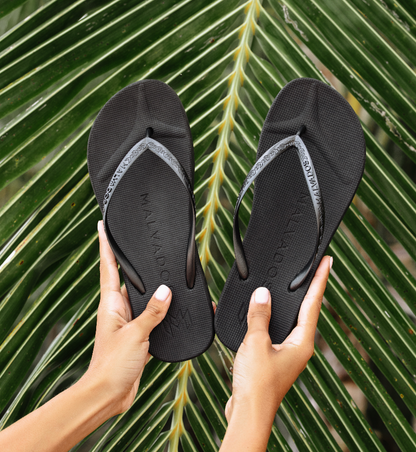 Playa Onyx beach flip flop waterproof sandal with toe pillow, arch support and toe post anchor in black