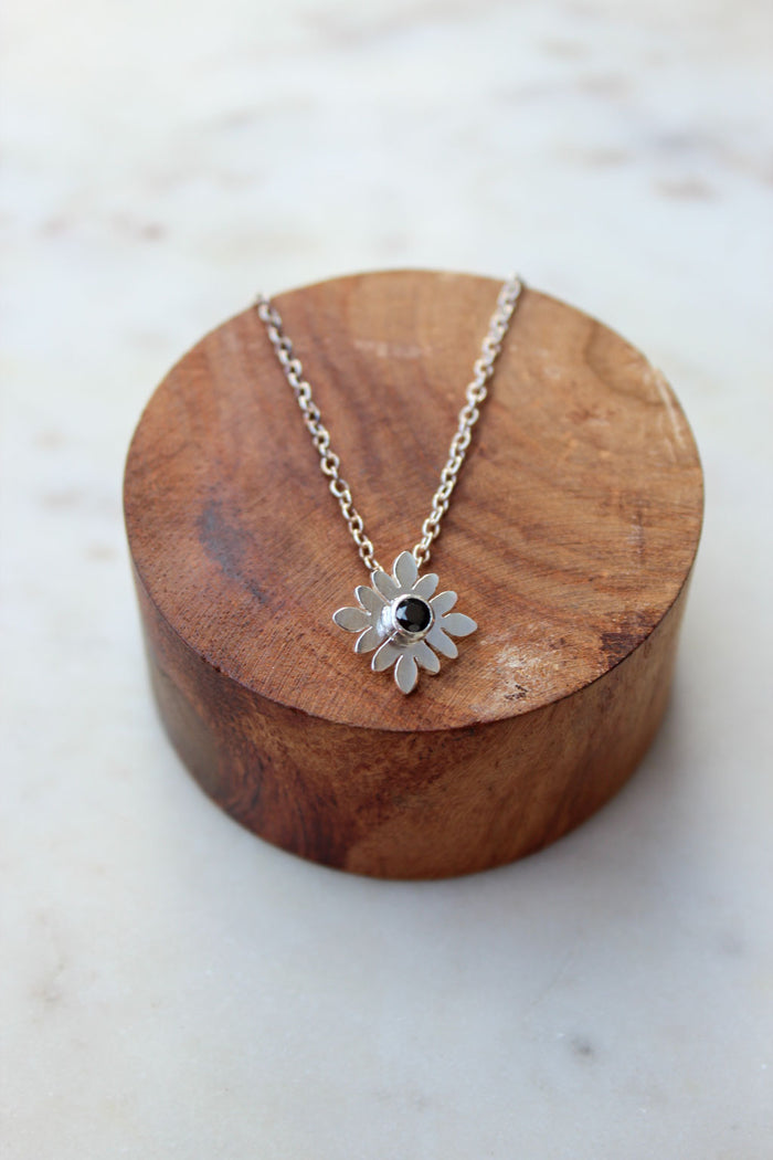 Rosette Necklace Onyx