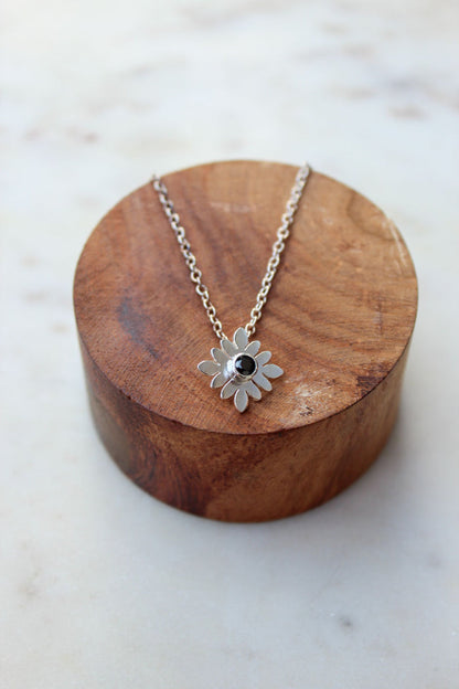 Rosette Necklace Onyx
