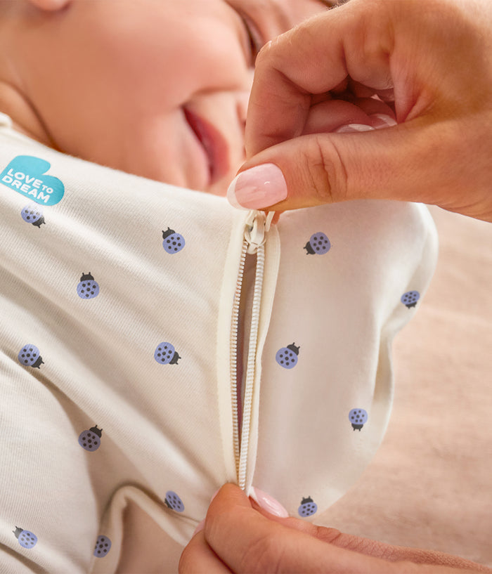 Swaddle Up™ 2-in-1 Transition Bag 0.2 TOG Cotton Cream Bugsy Blue